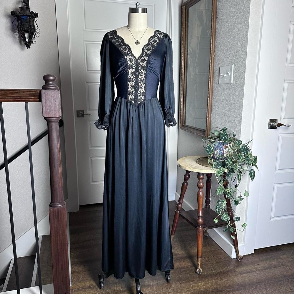 Vintage 80s black Olga fitted lace night gown slip dress medium long sleeve